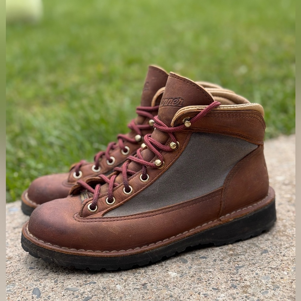 Danner Women’s Ridge Hiking Work Boots with Rugged Tread Waterproof GORE-TEX